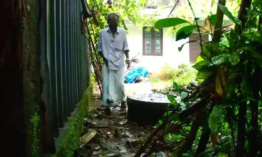 എടവിലങ്ങിൽ വഴിയില്ലാ ദുരിതക്കയത്തിൽ വ്യദ്ധ ദമ്പതികൾ