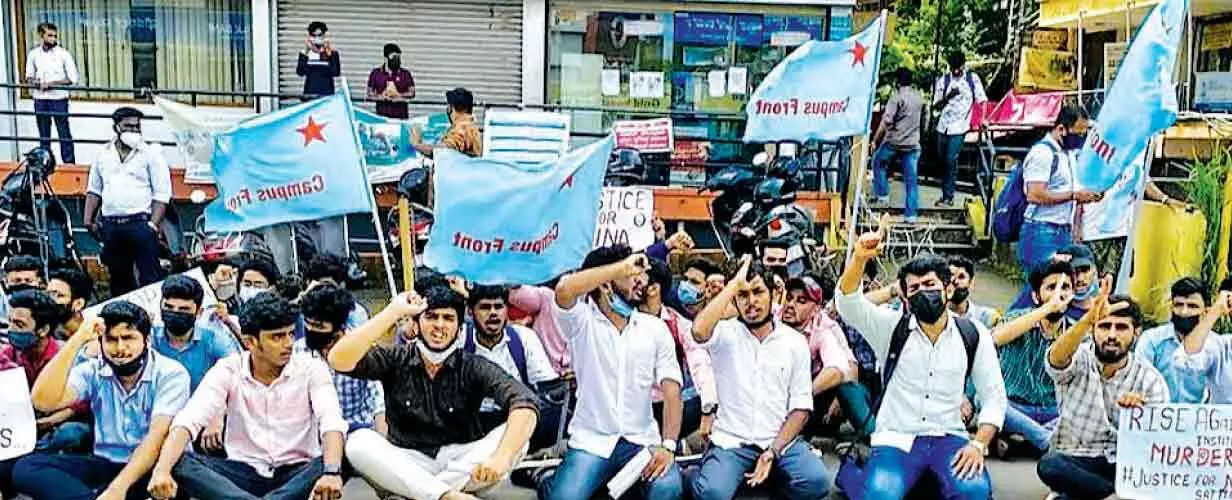 നഴ്സിങ് വിദ്യാർഥിനിയുടെ മരണം: മംഗളൂരുവിൽ പ്രതിഷേധം തുടരുന്നു നഴ്സിങ് വിദ്യാർഥിനിയുടെ മരണം: മംഗളൂരുവിൽ പ്രതിഷേധം തുടരുന്നു