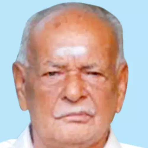 മാ​ധ​വ​ൻ​പി​ള്ള