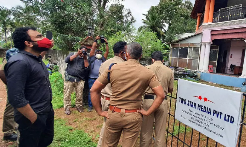 മോൻസൺ മാവുങ്കലിൻെറ സമൂഹമാധ്യമ അക്കൗണ്ട് പരിശോധിക്കുന്നു മോൻസൺ മാവുങ്കലിൻെറ സമൂഹമാധ്യമ അക്കൗണ്ട് പരിശോധിക്കുന്നു