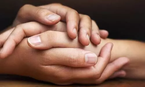 ഇരു വൃക്കകളും തകരാറിലായ യുവതിക്കായി നാട് കൈകോർക്കുന്നു