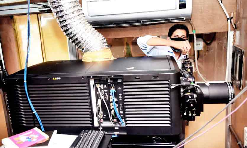 ​ൈക്ലമാക്സ് െെവകുന്നു; തിയറ്ററുകൾ തുറക്കും, തുറക്കില്ല