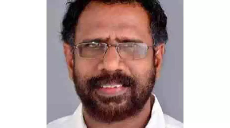 പാ​ർ​ട്ടി അ​റി​യാ​തെ ബാ​ങ്കി​ൽ നി​യ​മ​നം ; കോൺഗ്രസിൽ നടപടി