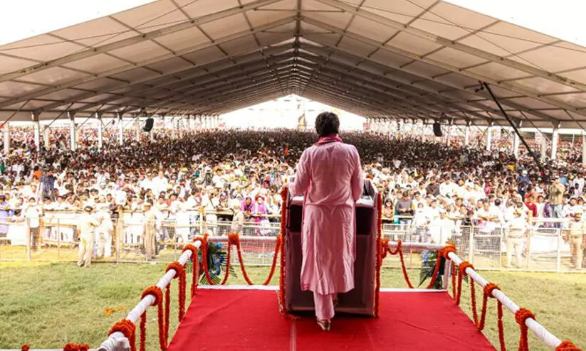ടൂർപോകുന്ന പ്രധാനമന്ത്രിക്ക് കർഷകരെ കാണാൻ നേരമില്ല; മോദിയുടെ മണ്ഡലത്തിൽ കർഷക റാലിയുമായി പ്രിയങ്ക ടൂർപോകുന്ന പ്രധാനമന്ത്രിക്ക് കർഷകരെ കാണാൻ നേരമില്ല; മോദിയുടെ മണ്ഡലത്തിൽ കർഷക റാലിയുമായി പ്രിയങ്ക