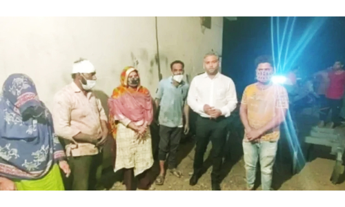 മർദനത്തിന്​ ഇരയായവർ അഭിഭാഷകനൊപ്പം