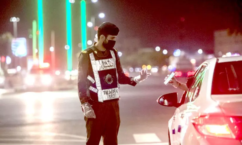 കോ​വി​ഡ്​ പ്രോ​​ട്ടോ​കോ​ൾ ലം​ഘ​നം: നി​ര​വ​ധി കേ​സു​ക​ൾ