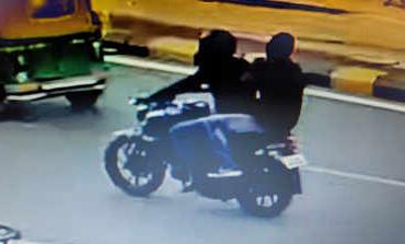 ബൈക്കിൽ കറങ്ങി ആഭരണ കവർച്ച; രണ്ട് യുവാക്കൾ അറസ്റ്റിൽ ബൈക്കിൽ കറങ്ങി ആഭരണ കവർച്ച; രണ്ട് യുവാക്കൾ അറസ്റ്റിൽ