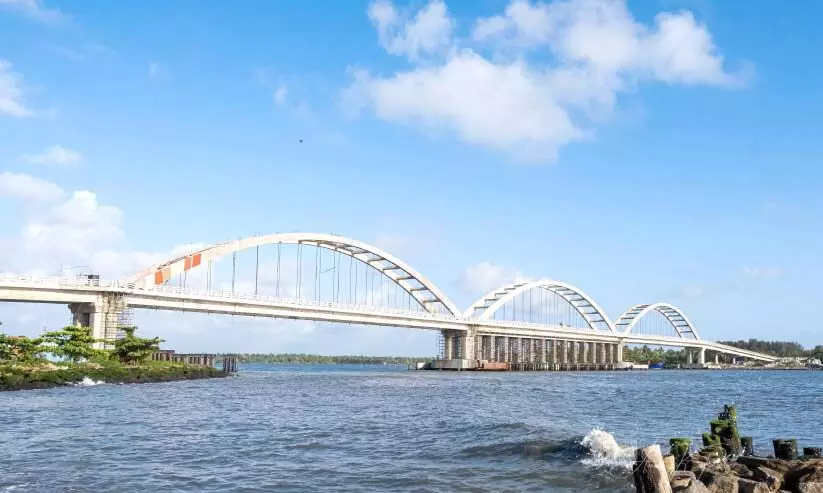 അ​ഴീ​ക്ക​ൽ– വ​ലി​യ​ഴീ​ക്ക​ൽ പാ​ലം ഉ​ദ്​​ഘാ​ട​ന​ത്തി​നൊ​രു​ങ്ങു​ന്നു