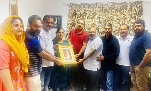 പത്മനാഭൻ നമ്പ്യാർക്കും കുടുംബത്തിനും യാത്രയയപ്പ് നൽകി