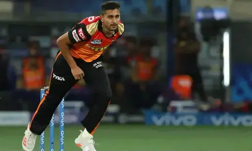 വേ​ഗ​മേ​റി​യ ബൗ​ളി​ങ്ങി​ലൂ​ടെ അ​തി​ശ​യ​ിപ്പിച്ച ക​ശ്​​മീ​രു​കാ​ര​ൻ ഉം​റാ​ൻ മാ​ലി​ക്​ ഇ​ന്ത്യ​ൻ ടീ​മി​ൽ...?