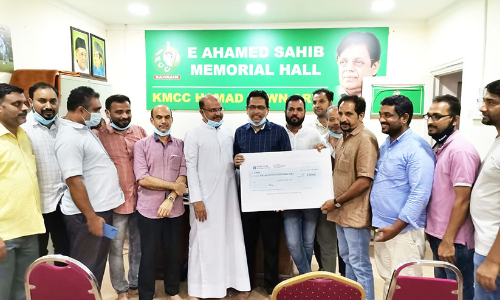 കെ.​എം.​സി.​സി കു​ടും​ബ​സ​ഹാ​യ ഫ​ണ്ട് കൈ​മാ​റി