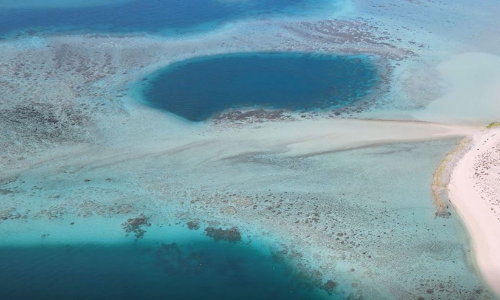 അറേബ്യന്‍ കടലിടുക്കില്‍ നീലഗര്‍ത്തം കണ്ടെത്തി