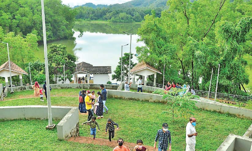 കാഴ്​ചകളേറെയുണ്ട്​ തോണിക്കടവിൽ