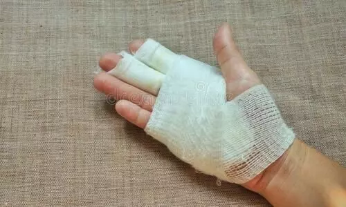 ഭര്‍ത്താവുമായി അടുപ്പമുണ്ടെന്ന സംശയത്തിൽ   സ്ത്രീകള്‍ തമ്മിൽ കത്തിക്കുത്ത്​; യുവതിക്ക്​ പരിക്ക്​