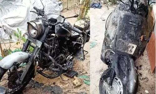 ഡി.​വൈ.​എ​ഫ്.​ഐ വിട്ട്​ യൂ​ത്ത് കോ​ൺ​ഗ്ര​സിൽ ചേർന്ന സഹോദരന്മാരുടെ ബൈക്കും സ്കൂട്ടറും കത്തിച്ചു