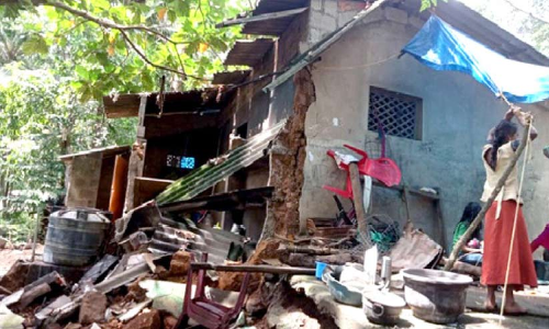 ​മ​ഴ​യി​ല്‍ വീ​ടു​ക​ള്‍ ത​ക​ര്‍ന്നു