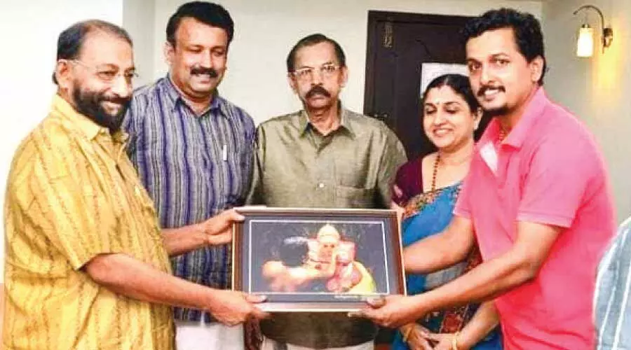 നെടുമുടി: വടക്കി​‍െൻറ കളിയാട്ട വേദിയെ നെഞ്ചോടണച്ച കലാകാരൻ