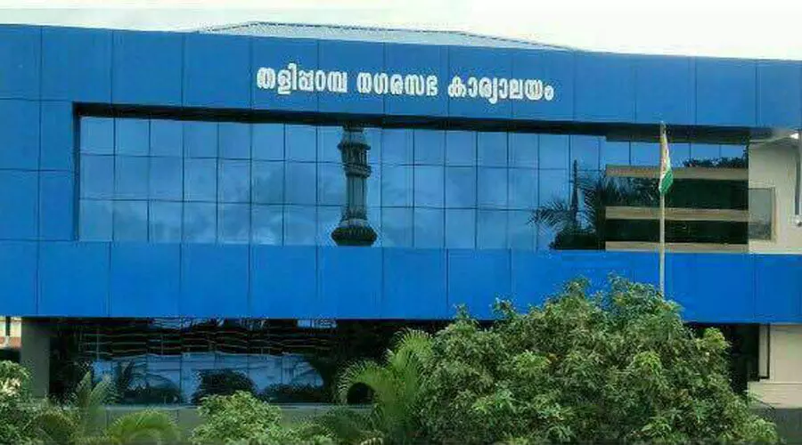 നഗരസഭ ജീവനക്കാരനെതിരെ അക്രമം: നടപടിയെടുത്തില്ലെന്ന് ജീവനക്കാർ നഗരസഭ ജീവനക്കാരനെതിരെ അക്രമം: നടപടിയെടുത്തില്ലെന്ന് ജീവനക്കാർ