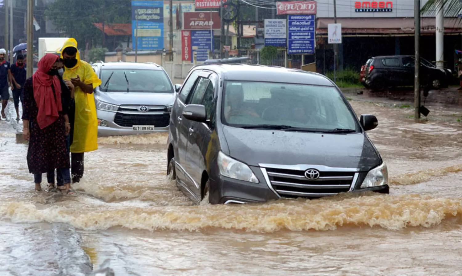 അ​ണക്കെട്ടു​ക​ൾ തു​റ​ന്നു; ഏ​ത് സാ​ഹ​ച​ര്യ​വും നേരി​ടാ​ൻ സ​ജ്ജമെന്ന്