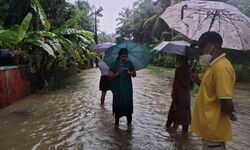 തോരാമഴ: കൊയിലാണ്ടിയിൽ 79 കുടുംബങ്ങളെ ബന്ധുവീടുകളിലേക്കു മാറ്റി തോരാമഴ: കൊയിലാണ്ടിയിൽ 79 കുടുംബങ്ങളെ ബന്ധുവീടുകളിലേക്കു മാറ്റി