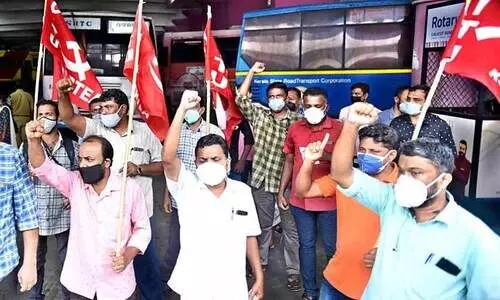 ബലക്ഷയം: സമരഭൂമിയായി കെ.എസ്​.ആർ.ടി.സി ബസ്​ ടെർമിനൽ