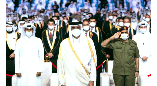 ഖത്തർ സർവകലാശാലാ ബിരുദദാനം നിർവഹിച്ച്​ അമീർ