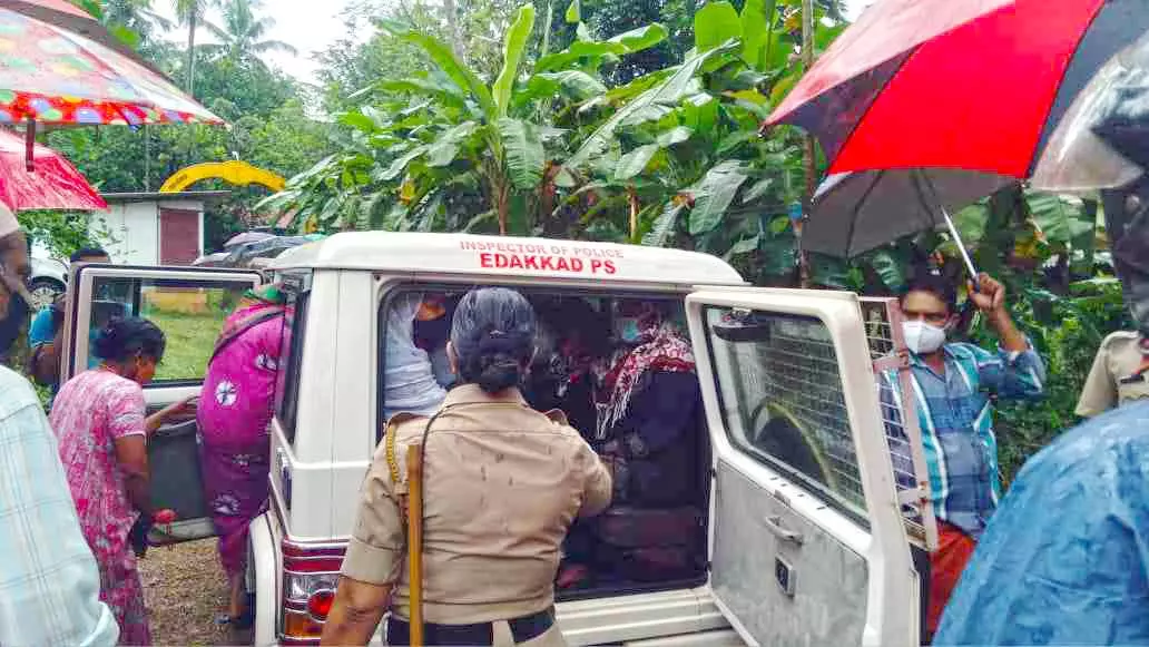 ജലപാത സർവേ: കടമ്പൂരിൽ സമരക്കാരെ പൊലീസ് അറസ്​റ്റ്​ ചെയ്​തു