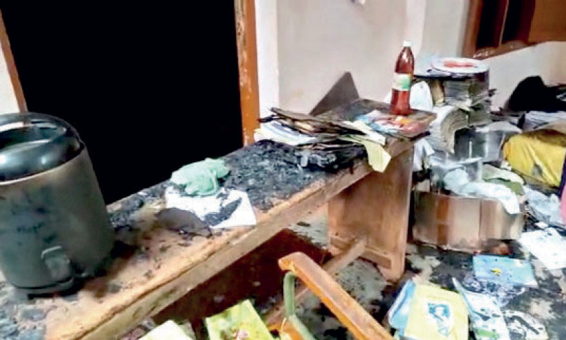 പോത്തുകൽ സ്കൂളിൽ തീപിടിത്തം; രേഖകൾ കത്തിനശിച്ചു പോത്തുകൽ സ്കൂളിൽ തീപിടിത്തം; രേഖകൾ കത്തിനശിച്ചു