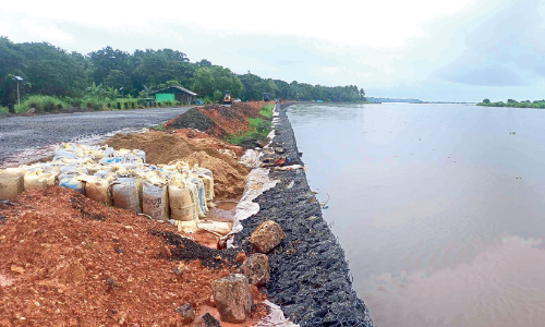 കാ​ഞ്ഞി​ര​പ്പു​ഴ അ​ണ​ക്കെ​ട്ടിെൻറ ഷ​ട്ട​റു​ക​ൾ തു​റ​ന്നു;  ഭാ​ര​ത​പ്പു​ഴ​യി​ൽ ജ​ല​നി​ര​പ്പു​യ​രു​ന്നു
