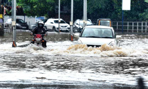 തോരാമഴ: ജാഗ്രത വേണം, ജ​ലാ​ശ​യ​ങ്ങ​ളി​ല്‍ ഇ​റ​ങ്ങ​ര​ു​ത്​
