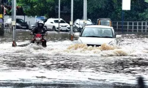 തോരാമഴ: ജാഗ്രത വേണം, ജ​ലാ​ശ​യ​ങ്ങ​ളി​ല്‍ ഇ​റ​ങ്ങ​ര​ു​ത്​