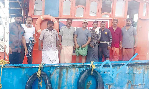 കടലിൽ കുടുങ്ങിയ മത്സ്യത്തൊഴിലാളികളെ രക്ഷപ്പെടുത്തി