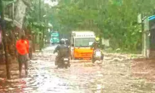 അഞ്ചരക്കണ്ടിയിൽ വ്യാപക നാശം; തലശ്ശേരിയിൽ വെള്ളക്കെട്ട്