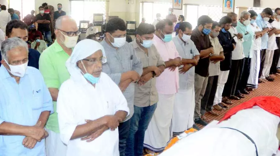 വി.എം. കുട്ടിയെ കണ്ണീരോടെ യാത്രയാക്കി ജന്മനാട്