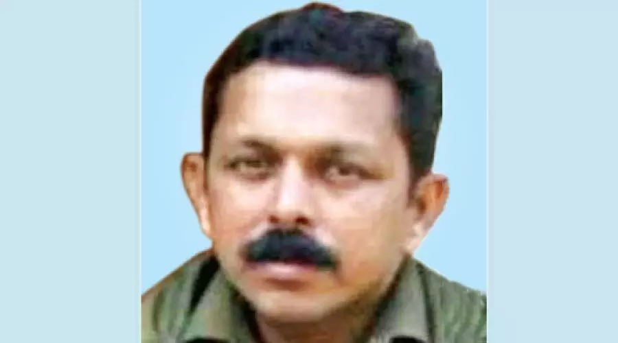 ലാ​ബ് അ​സി​സ്​​റ്റ​ൻ​റ് കോ​ള​ജി​ൽ തൂ​ങ്ങി​മ​രി​ച്ച​നി​ല​യി​ൽ