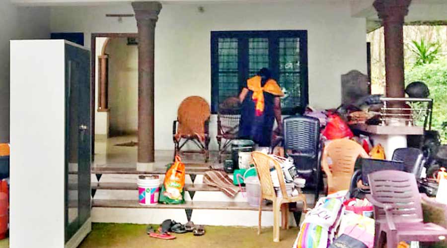 സി.പി.എം സമരം മൂലം ഫാക്ടറി പൂട്ടിയെന്ന്; വായ്പ തിരിച്ചടവ് മുടങ്ങിയ സംരംഭകയുടെ വീടും സ്ഥലവും ജപ്തി ചെയ്തു സി.പി.എം സമരം മൂലം ഫാക്ടറി പൂട്ടിയെന്ന്; വായ്പ തിരിച്ചടവ് മുടങ്ങിയ സംരംഭകയുടെ വീടും സ്ഥലവും ജപ്തി ചെയ്തു