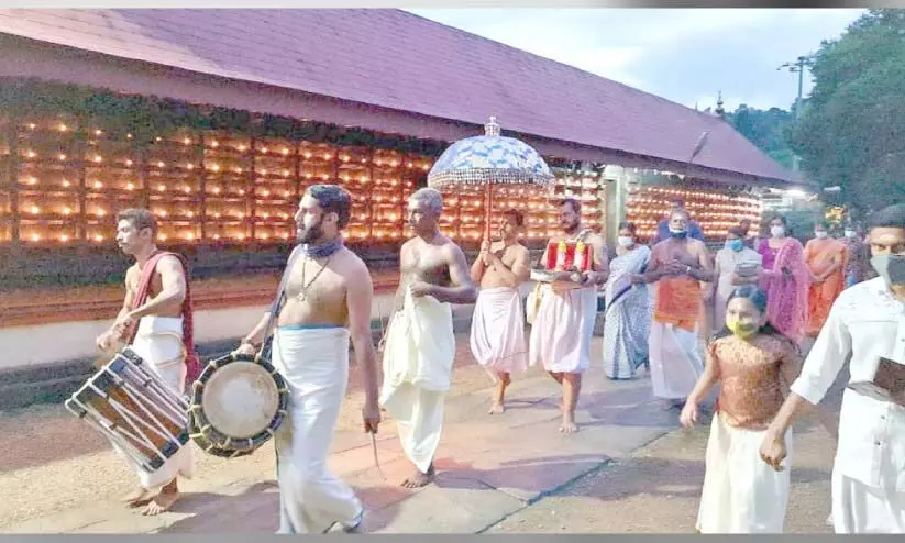 നവരാത്രി ആഘോഷങ്ങൾക്ക് തുടക്കം