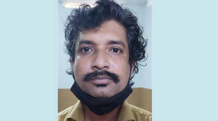 മധ്യവയസ്കയെ പീഡിപ്പിച്ച് ദൃശ്യങ്ങള് പ്രചരിപ്പിച്ച യുവാവ് പിടിയില് മധ്യവയസ്കയെ പീഡിപ്പിച്ച് ദൃശ്യങ്ങള് പ്രചരിപ്പിച്ച യുവാവ് പിടിയില്