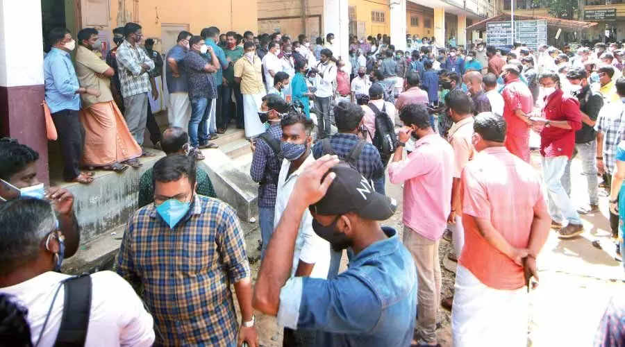 ഉ​ത്ര​വ​ധം: വിധിയറിയാൻ​ വൻ ജനാവലി