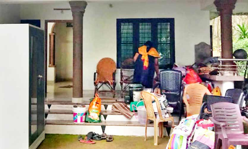 സി.​പി.​എം സമരം മൂലം ഫാക്​ടറി പൂട്ടിയെന്ന്​; വാ​യ്​​പ തി​രി​ച്ച​ട​വ് മു​ട​ങ്ങി​യ സംരംഭകയുടെ വീടും സ്ഥലവും ജപ്തി ചെയ്തു