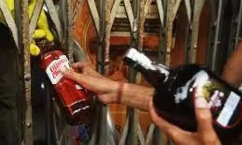 യുവാക്കളെ ലക്ഷ്യമിട്ട് മദ്യമാഫിയ; അനങ്ങാതെ അധികൃതർ