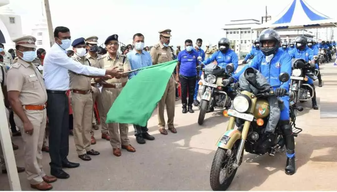 ദേശീയ ഐക്യദിനാചരണം: പൊലീസിൻെറ ഇരുചക്ര വാഹന ജാഥ പുറപ്പെട്ടു ദേശീയ ഐക്യദിനാചരണം: പൊലീസിൻെറ ഇരുചക്ര വാഹന ജാഥ പുറപ്പെട്ടു