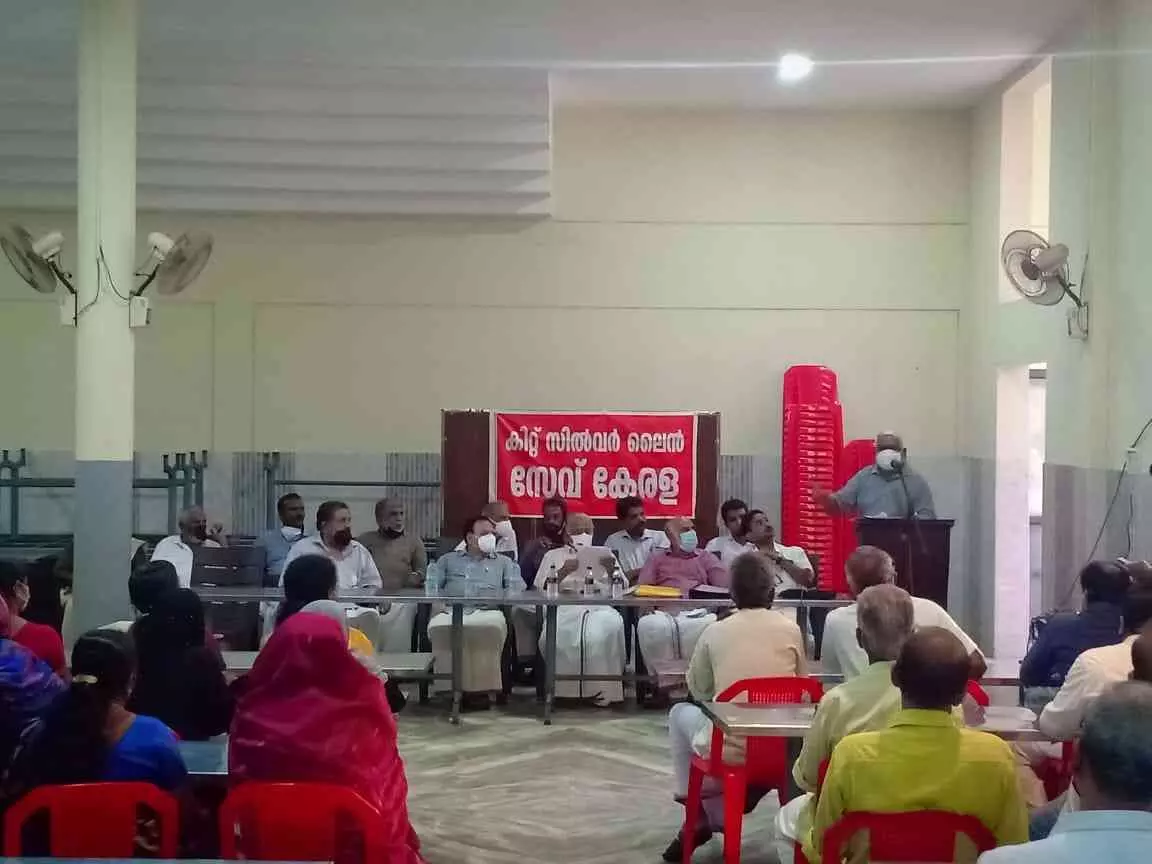 കെ റെയിൽ ഇരകളുടെ സമരത്തിന് ജനപ്രതിനിധികളുടെ പിന്തുണ കെ റെയിൽ ഇരകളുടെ സമരത്തിന് ജനപ്രതിനിധികളുടെ പിന്തുണ