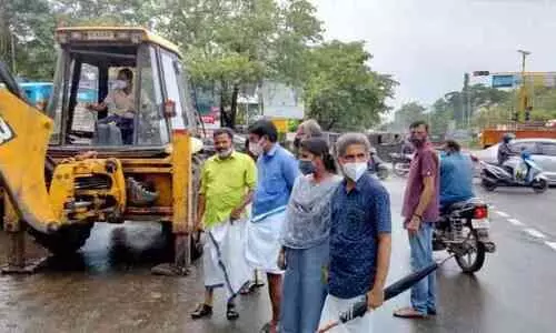 അരൂർ ക്ഷേത്രം ബസ് സ്റ്റോപ്പിലെ വെള്ളക്കെട്ടിന് പരിഹാരമായി