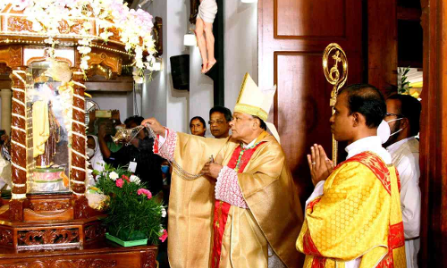 തിരുനാൾ ദിനത്തിൽ മാഹിയിലേക്ക് ഭക്തജന പ്രവാഹം