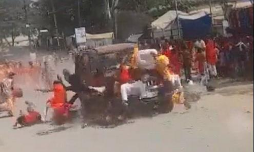 ദസറ റാലിയിലേക്ക്​ കാർ ഇടിച്ചു കയറി നാലുപേർ മരിച്ചു; നിരവധി പേർക്ക്​ പരിക്ക്​