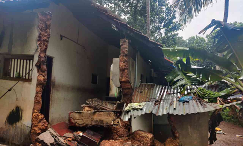മഴയിൽ വീട് തകർന്നു: പ്രാഥമിക ആവശ്യങ്ങൾ പോലും നിറവേറ്റാൻ കഴിയാതെ കുടുംബം
