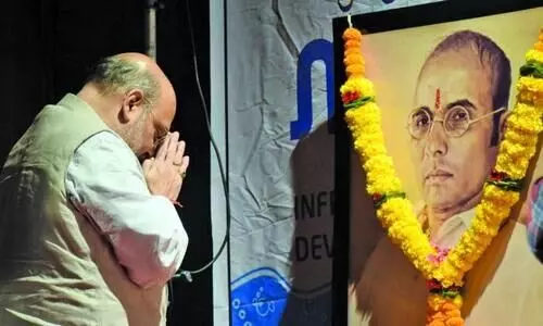 സവർക്കറെപ്പോലൊരു ധീരനെ വിമർ​ശിക്കാൻ നാണമില്ലേ? -അമിത്​ ഷാ