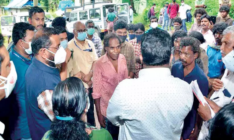 ഭക്ഷ്യ കമീഷന്‍ ചെയര്‍മാന്​ മുന്നിൽ പരാതിക്കെട്ടഴിച്ച്​ ചോലനായ്ക്കർ