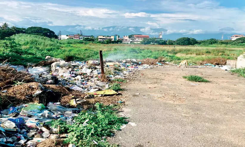 പിടിവിടാതെ പ്ലാസ്​റ്റിക്​, വടിയെടുത്ത്​ അധികൃതർ